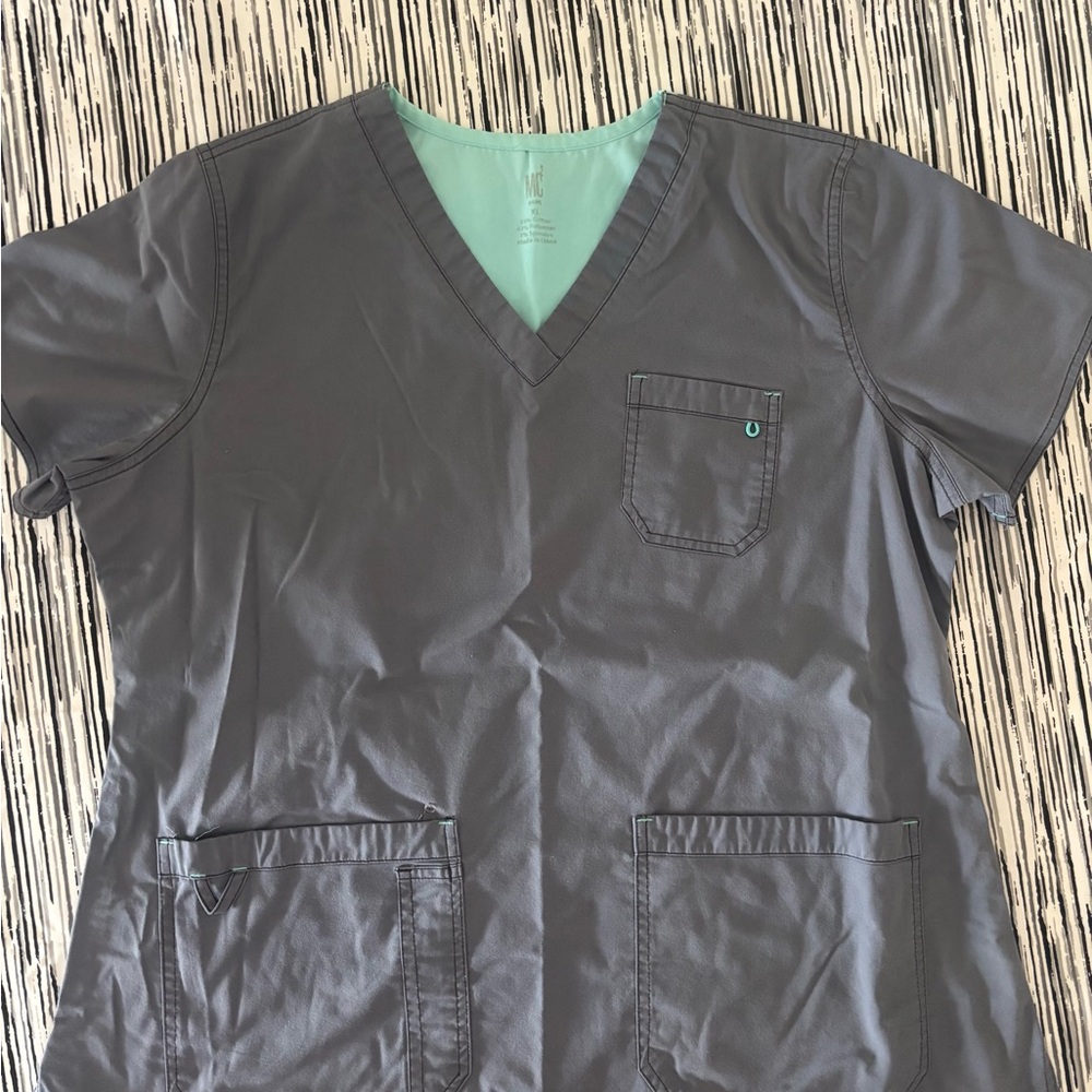 MC2 Women’s Short Sleeve V-Neck Scrub Top in Charcoal with Mint Lining